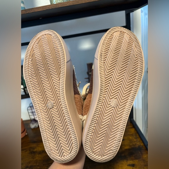 Rocket Dog “Flairio” Platform Corduroy Sneakers - Picture 8 of 9